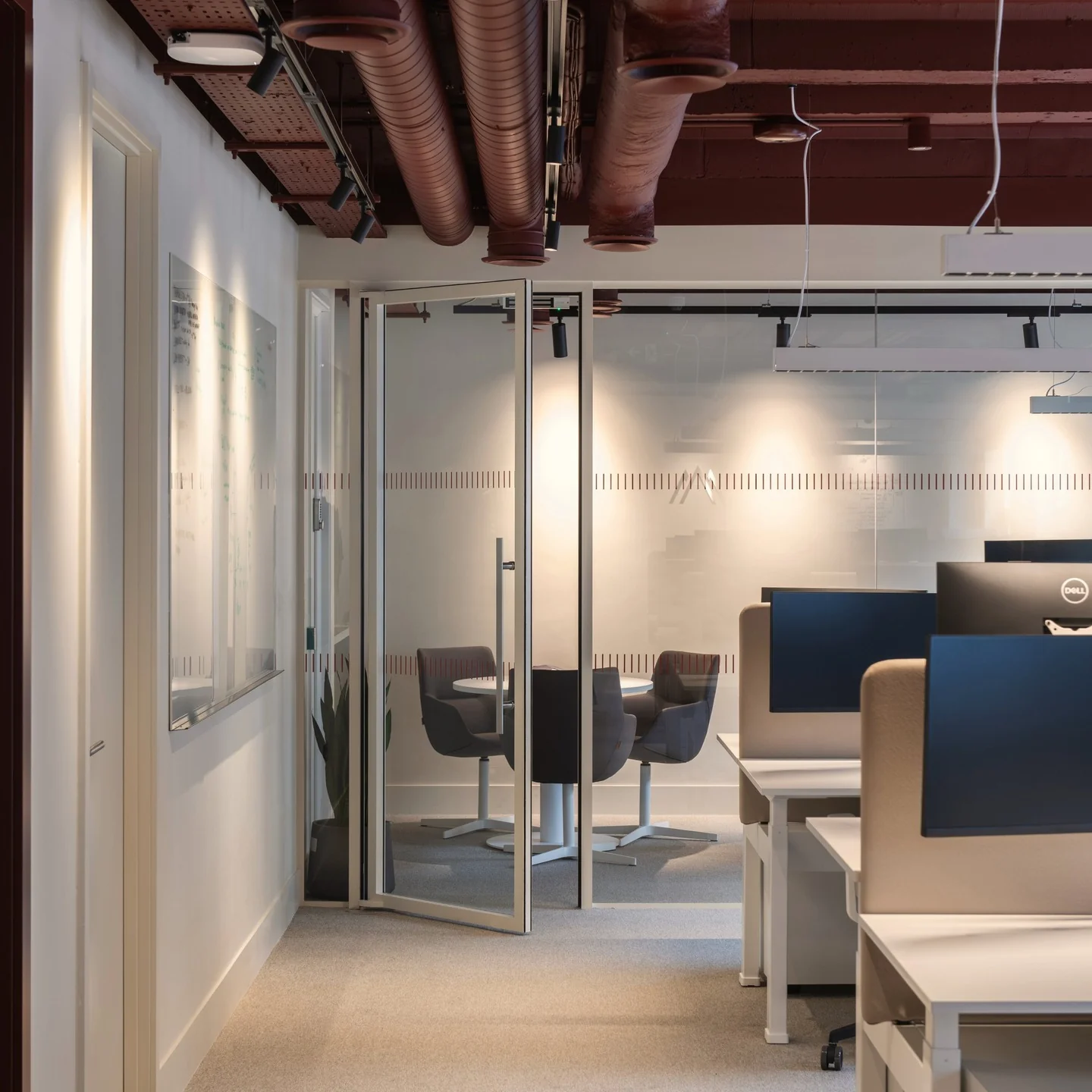 Which Carpet Cleaning Methods Are Best Suited for Office Environments?